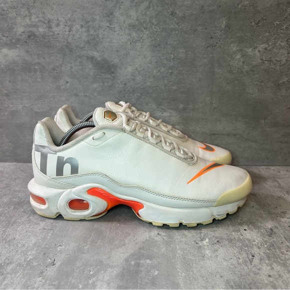 Nike Air Max TN Sneakers AR0005-100 Womens sz 8.5 - white/orange - Picture 1 of 6